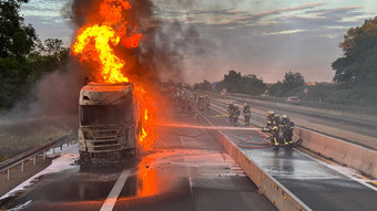 LKW auf A60 bei Rüsselsheim ausgebrannt - Vollsperrung