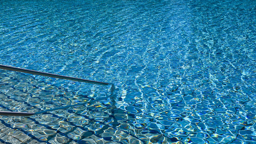 Frau im Schwimmbad befummelt? Mann in Frankfurt festgenommen
