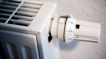 Energiepreisbremsen greifen - Hessens Versorger informieren Kunden