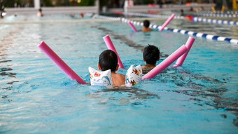 Hessen setzt Gratis Schwimmkurse für Kinder fort