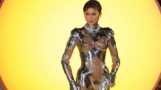 Zendaya überrascht Hochzeitspaar in Las Vegas