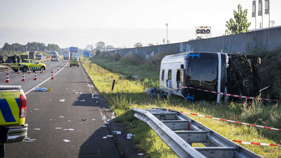 Schock bei Oberstufenfahrt: Mehrere Verletzte nach Busunfall