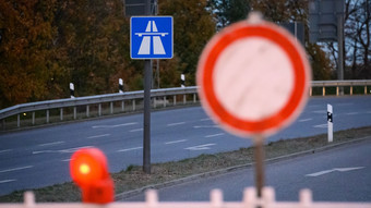 Rüsselsheimer Dreieck teils gesperrt: Bauarbeiten an Brücke