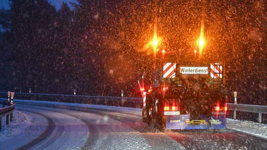 Schnee und Glätte: Wintereinbruch sorgt für Unfälle in Nordhessen