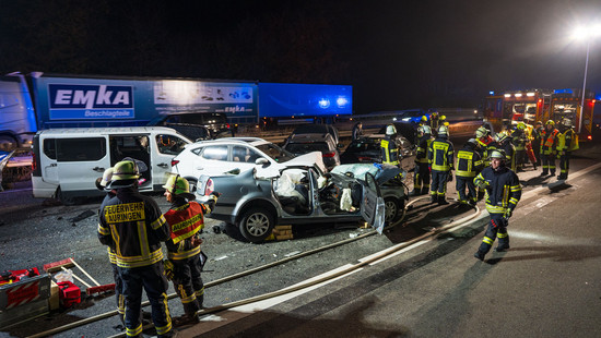 A3 nahe Wiesbaden: Heftiger Unfall mit 8 Fahrzeugen