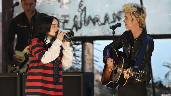 Voller Erfolg: FireAid Konzert bringt über 100 Millionen Dollar ein