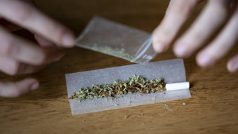 Hessens Bildungsminister Schwarz warnt vor Cannabis-Legalisierung