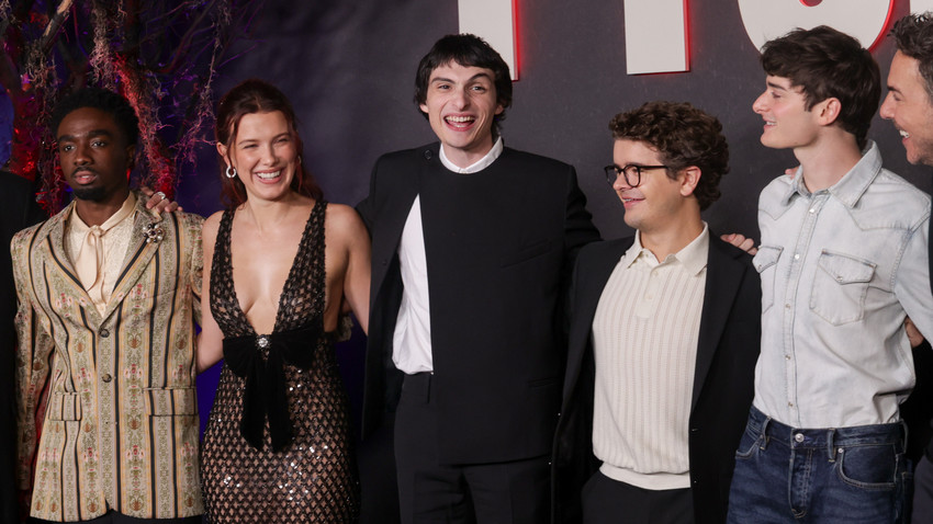 Stranger Things Cast schaut die letzte Folge gemeinsam an