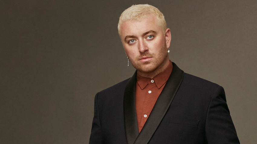 sam smith: oben ohne, aber mit helm