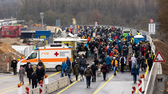 Tag der offenen Brücke: Salzbachtalbrücke lockt viele Besucher