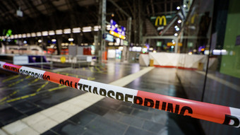 Frankfurter Hauptbahnhof-Mord: Acht Männer angeklagt
