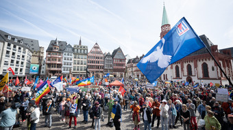 Tausende bei Ostermärschen in Hessen: Demo gegen Krieg in Frankfurt