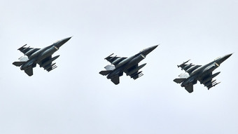 Trotz Waffenruhe: US-Militär greift Ziele im Iran an