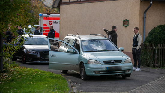 Auto in Müs geklaut: Verfolger springt aufs Dach und fährt mit