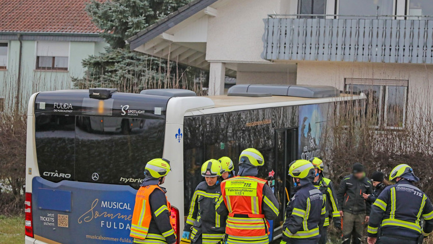 Linienbusunfall in Fulda Fahrer verliert Kontrolle
