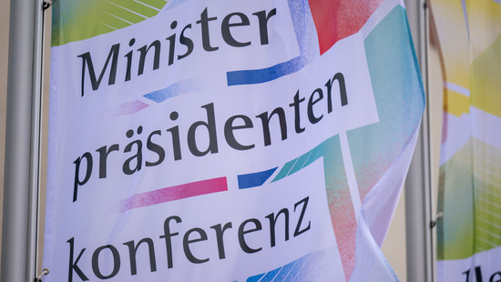 Regierungschefs beraten über Migration und Rundfunkbeitrag