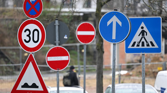 Bürger in Hessen fordern mehr Verkehrsschilder