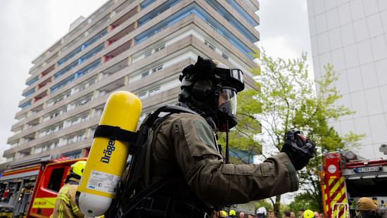 Verletzte bei Explosion - Einsatz an Hochhaus in Ratingen
