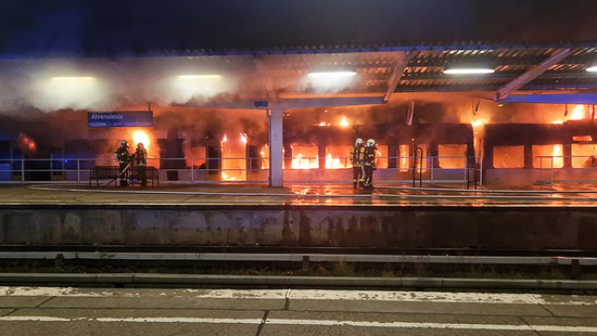 Feuer im Berliner Bahnhof: Zug gelöscht, keine Verletzten