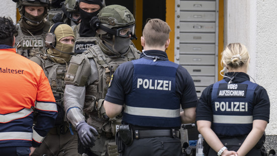 Neffe über Stunden festgehalten - Mann kommt in Psychiatrie