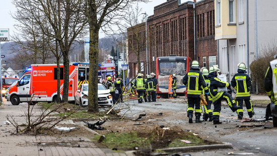 Bus-Unfall in Hemer: 13 Menschen verletzt, einer lebensgefährlich