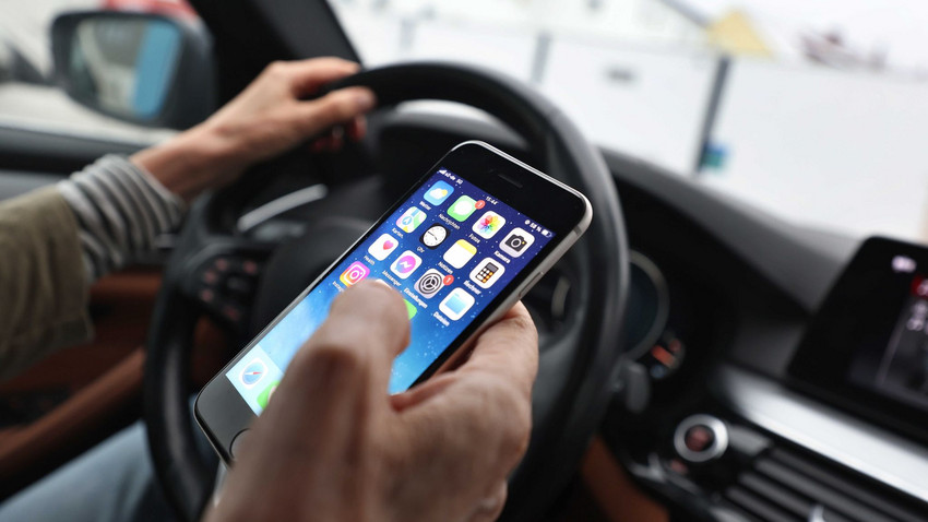 Hunderte Handy-Verstöße bei Polizeikontrolle in Hessen