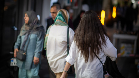 Kontrolle der Kopftuchpflicht: Rückkehr der Sittenpolizei im Iran
