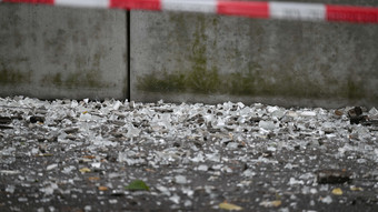Mann zertrümmert über 30 Fensterscheiben am Amtsgericht in Langen