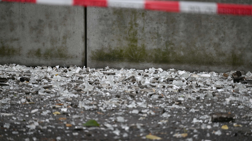 Mann zertrümmert über 30 Fensterscheiben am Amtsgericht in Langen