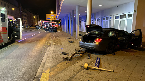 Illegales Autorennen in Kassel? - Sechs Verletzte bei Unfall