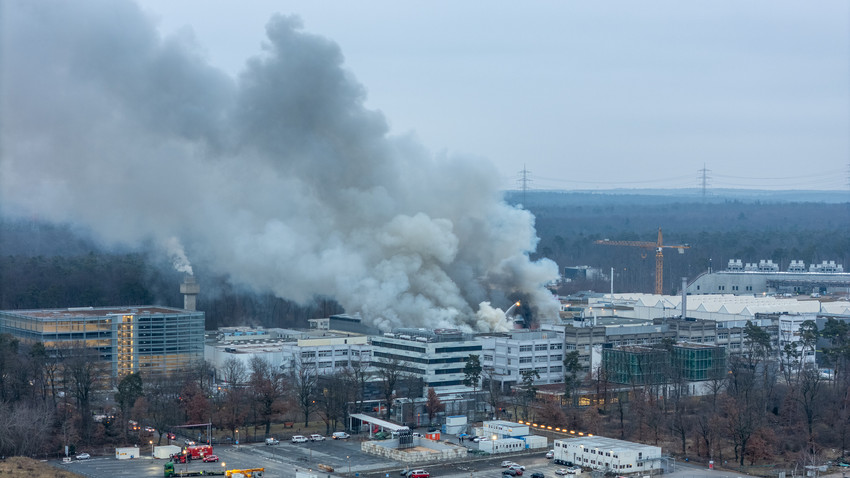 Großbrand auf Forschungsgelände in Darmstadt-Wixhausen