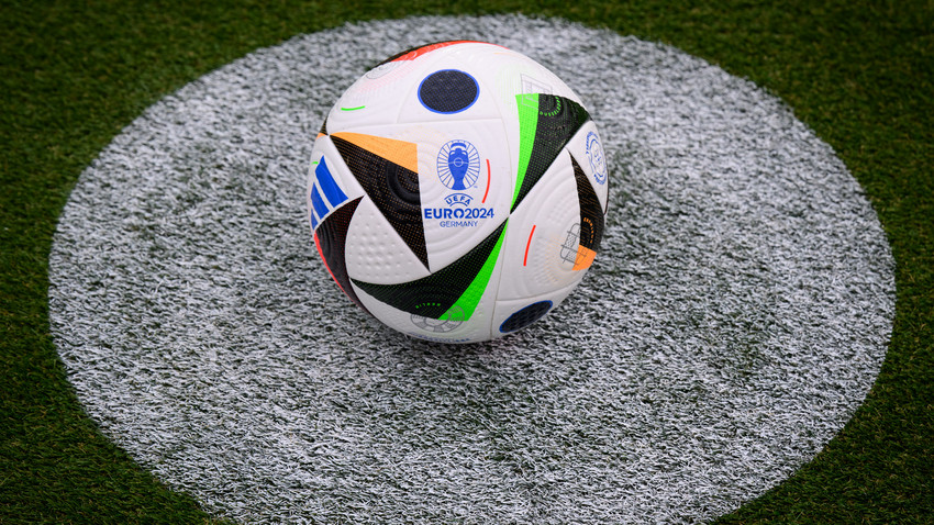 Spielball für Fußball-EM 2024 präsentiert: Er heißt «Fußballliebe»
