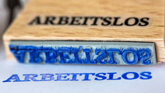Arbeitslosigkeit in Hessen sinkt leicht, bleibt aber hoch