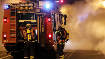 Brand in Mainz-Kastel: Folien sorgen für schwarze Rauchsäule