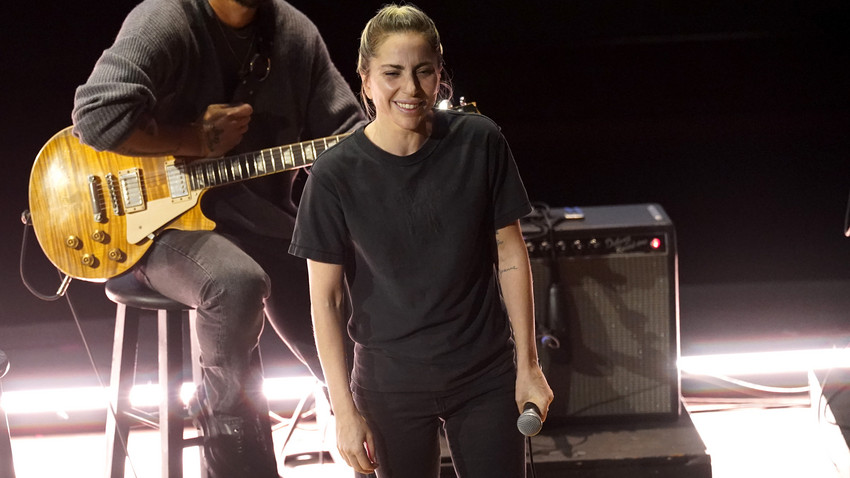 lady gaga: ungeschminkte performance