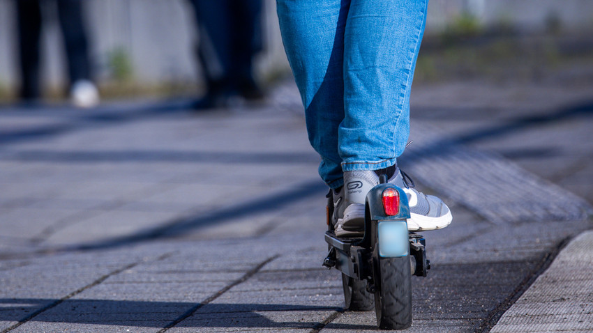 Schwerer Unfall in Hasselroth: E-Scooter-Kollision fordert Verletzte