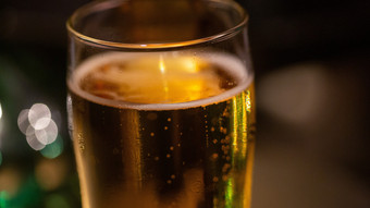 Streeck: Weniger Alkohol liegt bei jungen Leuten im Trend
