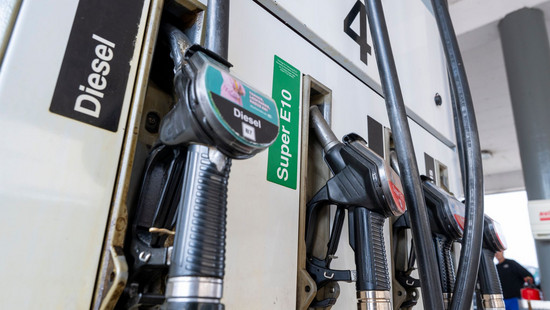 Über 200 Tankstellen in Hessen brechen die 12 Uhr Regel