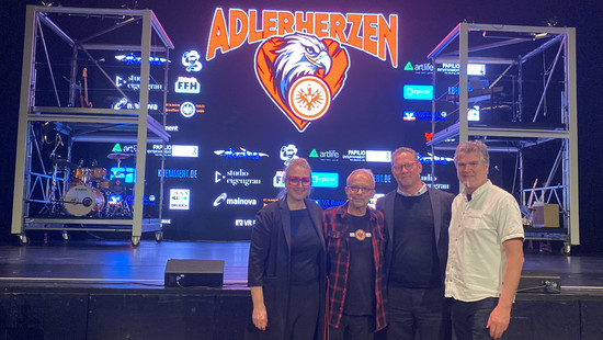 "Adlerherzen" in Dreieich: Ein Bühnenstück für Eintracht Frankfurt