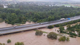 Hochwasser in Mitteleuropa: Kampf gegen die Fluten geht weiter