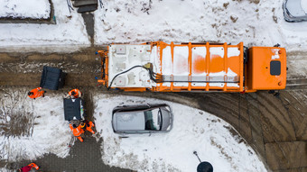 Volle Tonnen im Taunus: Schnee stoppt Müllabfuhr