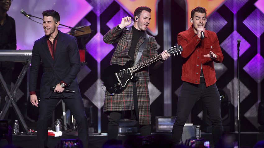 Nick Jonas ohne Band Solo Comeback