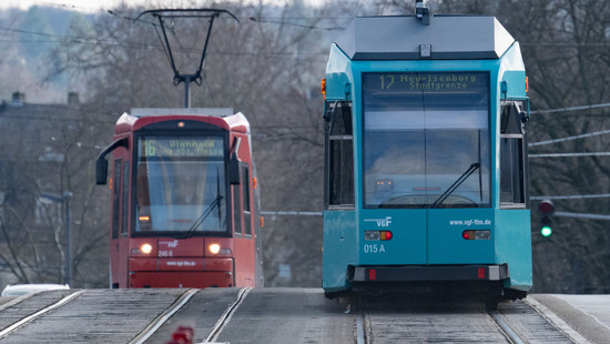 Fahrradfahrer bei Kollision mit Straßenbahn schwer verletzt