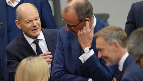 Merz attackiert Scholz - Kanzler wirbt für Kompromisse