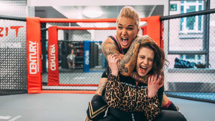 yella kämpf gegen wwe-wrestlerin 'alpha female' jazzy gabert