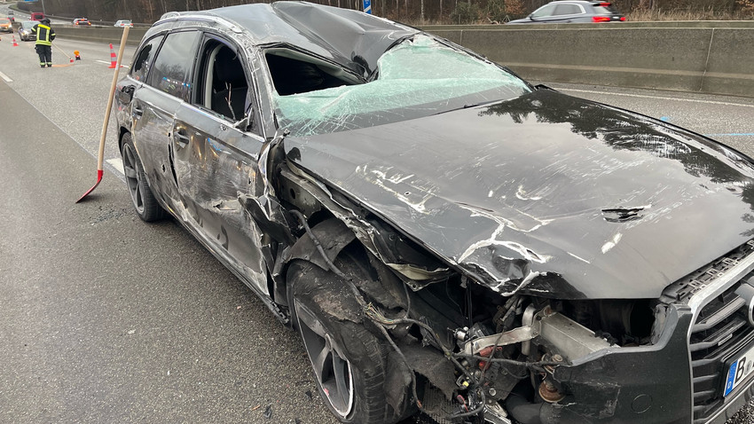 Fünf Personen verletzt bei schwerem Unfall auf der A5 bei Friedberg