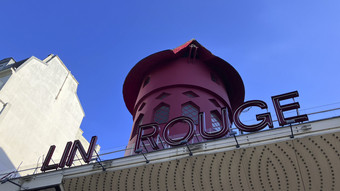 Mühlrad des Pariser Cabarets Moulin Rouge stürzt ab