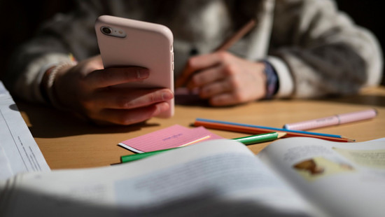 Handyverbote an Schulen - Ja oder Nein?