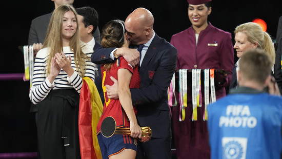 FIFA suspendiert Rubiales nach Kuss-Skandal in Spanien