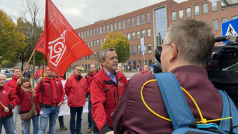 Warnstreik bei VW - Tarifrunde unter lautem Protest